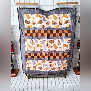 Charming Cat Print Quilt with Gray and Tan Accents